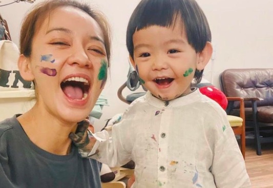 陈意涵|陈意涵新冠在家隔离，老公超贴心！