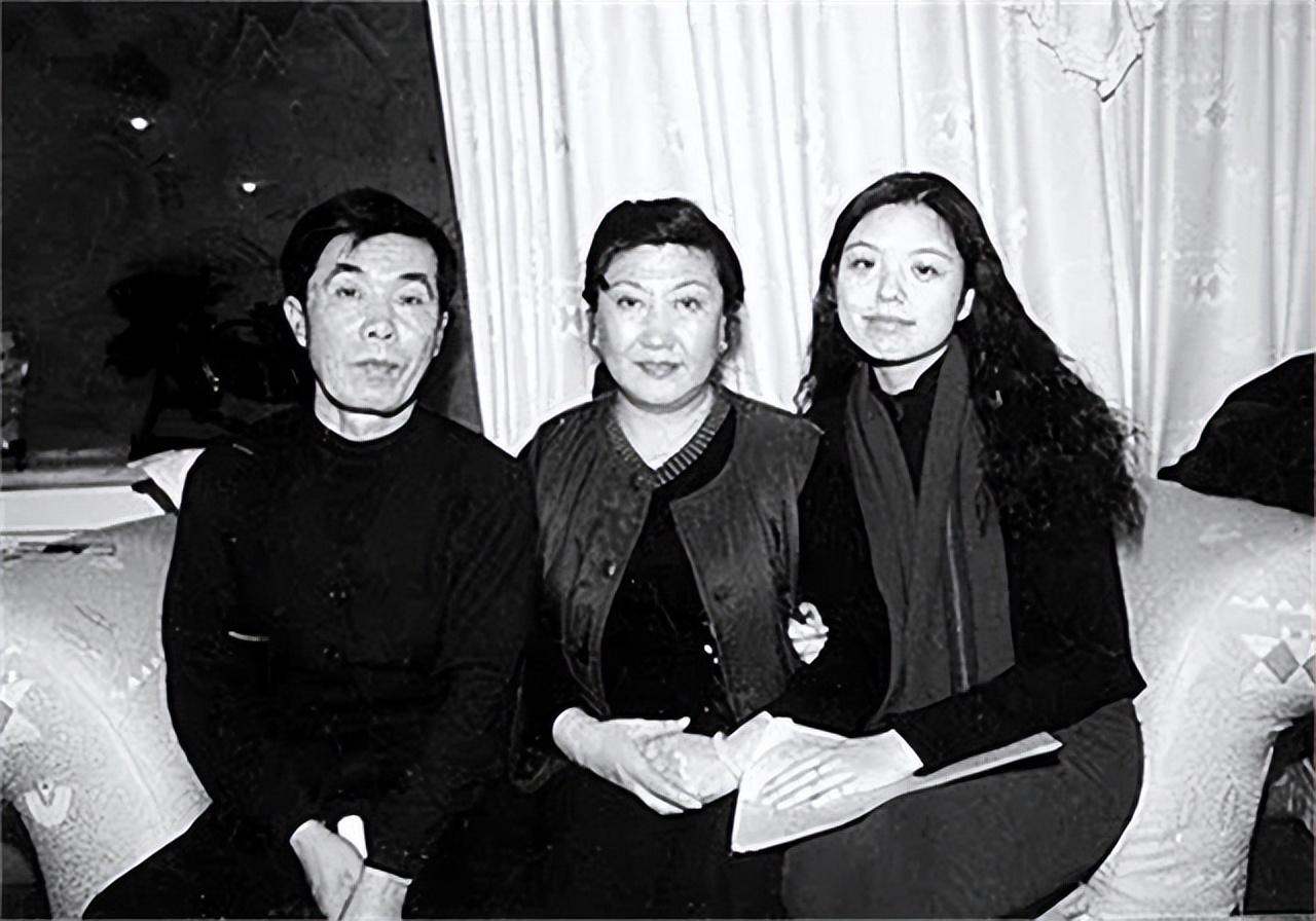 李萱|高秀敏女儿李萱近况：母亲去世继承丰厚财产，今谈及母亲哽咽落泪