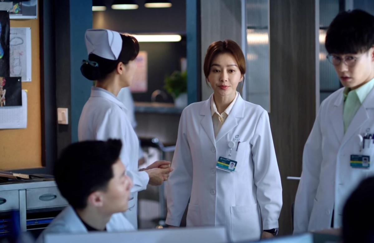 李沁|榜单冠军，主演全员演技10分，央八《关于唐医生的一切》有多猛？