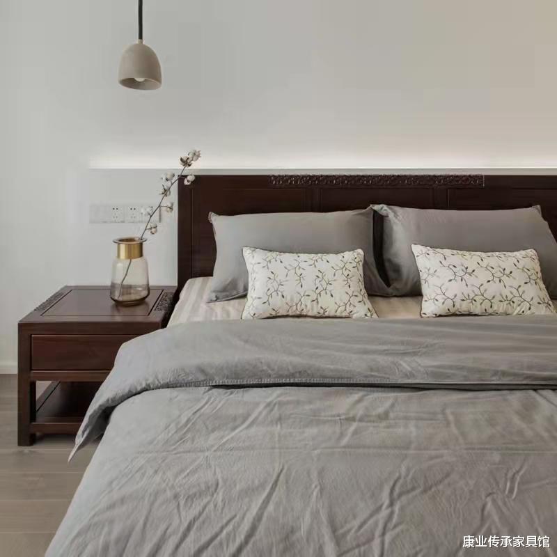 新中式风格装修,色彩搭配虽然简单,却有着丰富的内涵