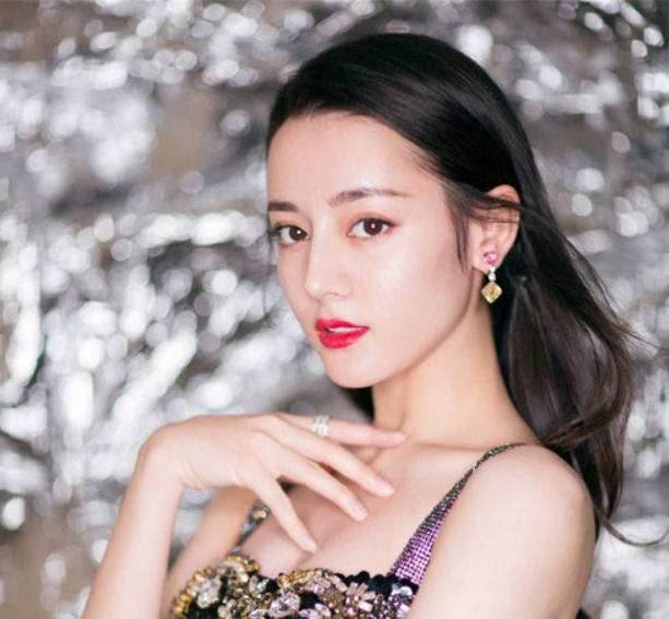 杨紫|杨紫和迪丽热巴，你看好谁？