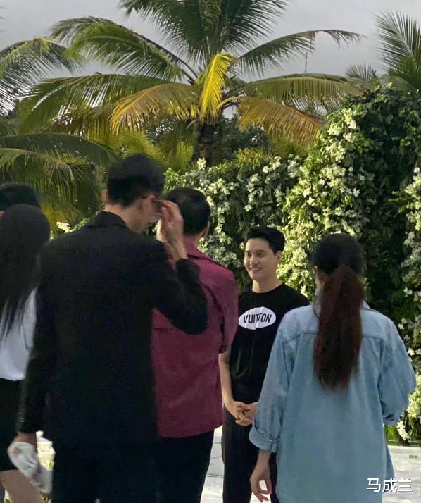 张檬|张檬小五举办婚礼，现场美如花海，永琪跟紫薇当伴郎伴娘