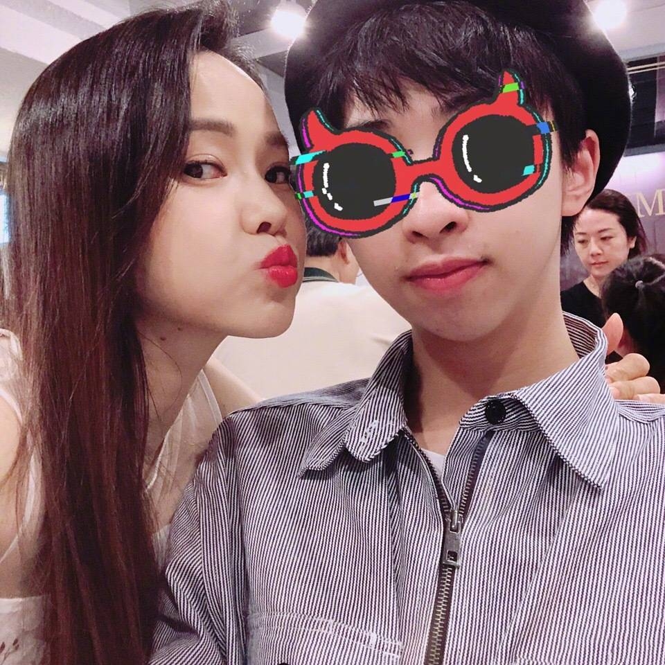 伊能静|伊能静儿子晒与女生亲密照，被对方亲吻脸颊，贴身合影异性缘极佳