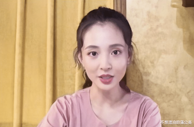 谭咏麟|29岁吴倩晒剧组日常，尖下巴明显、脸上没有一点肉，越来越不像她了