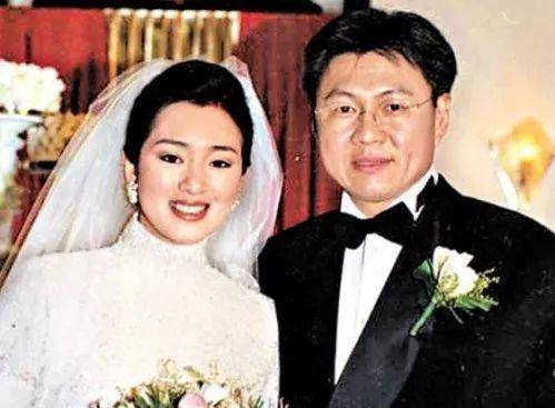 巩俐|定居国外的6位内地女星，吕丽萍深爱美国，田震在澳洲当富婆