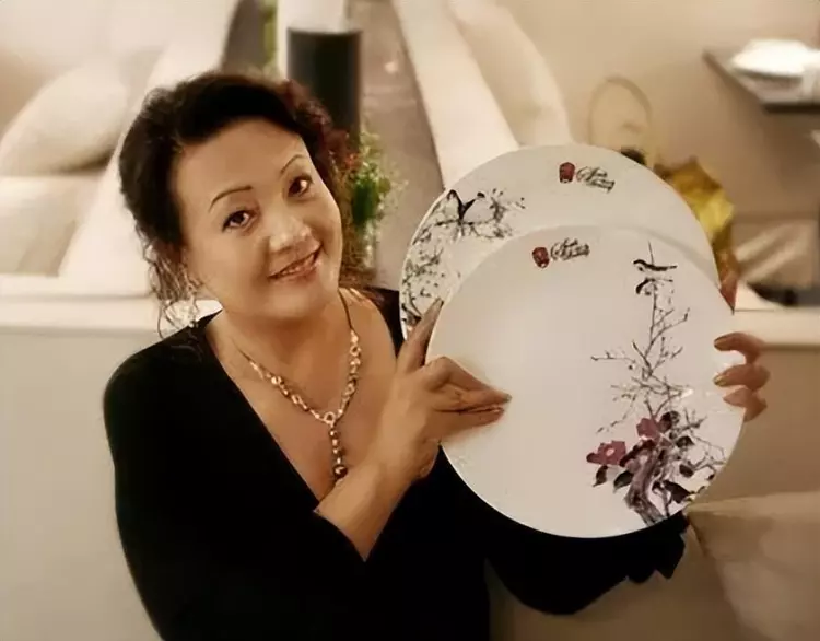 张兰|疯子为何斗不过绿茶？S妈在背后起关键作用，两个家族都不认输