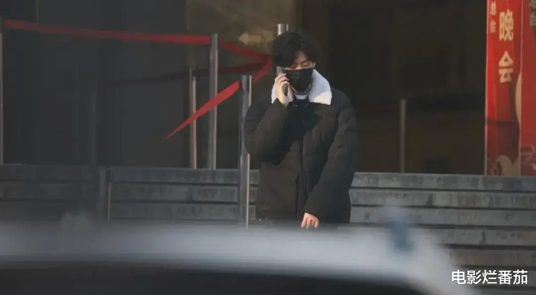 春晚|春晚四次联排：赵丽颖一笑迷人，张小斐美目顾盼，朱一龙走路生风