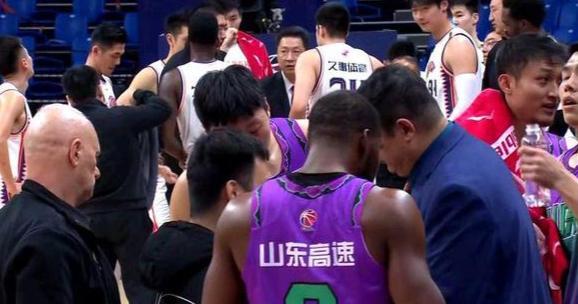 巩晓彬|28分输球球迷质问：球队到底谁说了算，宫鲁鸣或重蹈巩晓彬覆辙