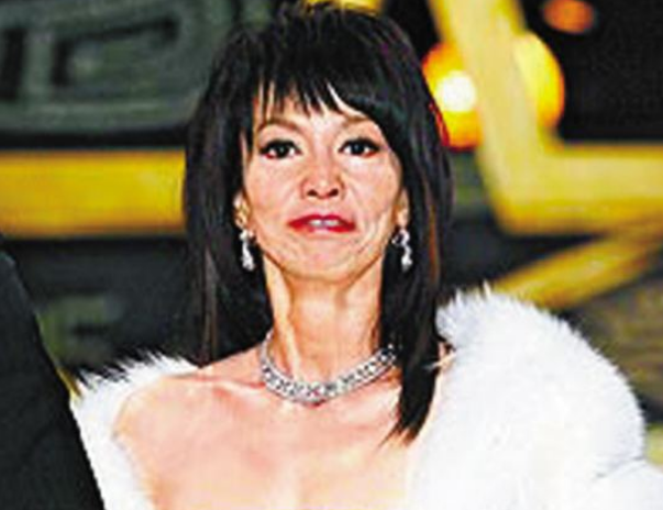 吕方|吕方:跟郑裕玲同居16年,一辆宝马让他看透对方,57岁才修成正果