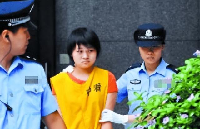 宿迁|09年，广东19岁少女被捕！弑亲后淡定玩手机，直言：在帮他们解脱