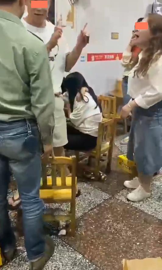 女子加班挣钱,老公却大方请客,女子哭诉:这些都是我的血汗钱