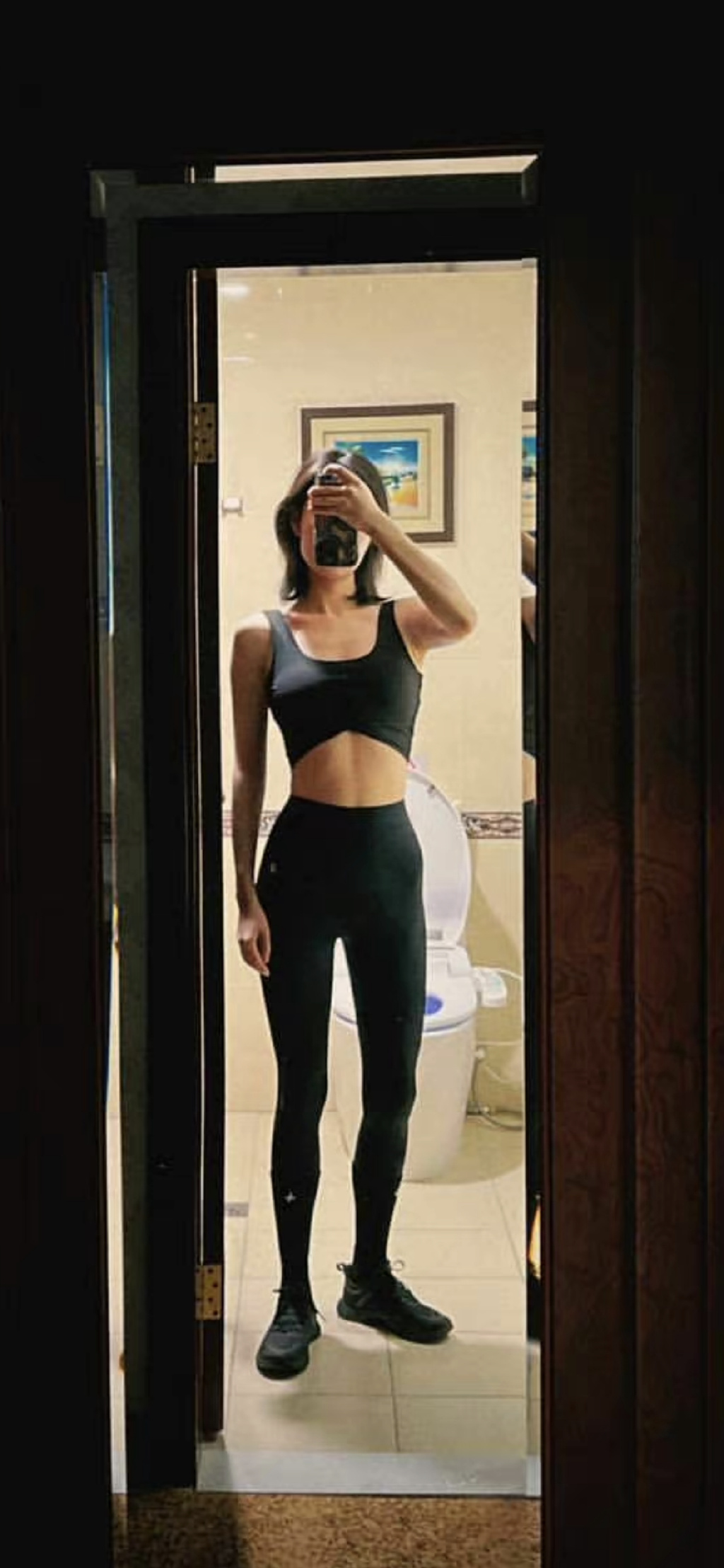 倪妮|33岁倪妮晒紧身衣运动照!蜜桃臀大长腿太瞩目 侧腰镂空零赘肉