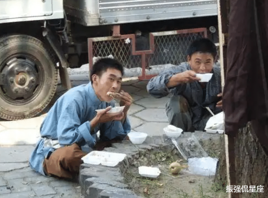 沈凯|横店20万群演现状:美女泛滥,懒汉光棍遍地,他们将何去何从