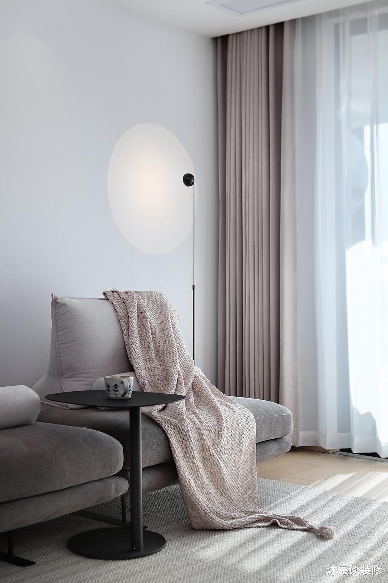 30岁姐姐的新家,全屋刷白配着原木,这样的“穷装”安静又治愈!