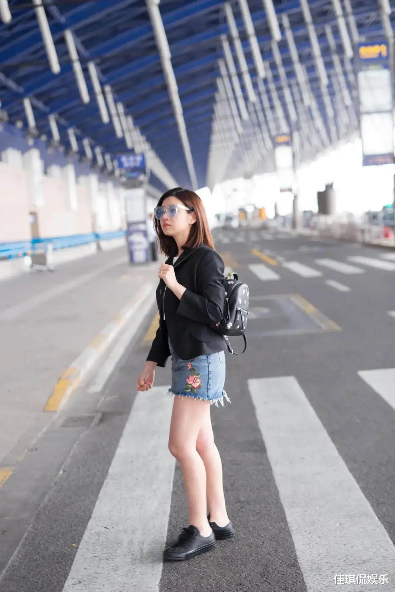 明星|看到陈妍希的机场生图,这才是明星最真实的腿,平时我们看到的都是修出来的