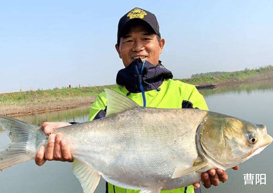 老板娘|“中国钓王”邓刚的人生有多疯狂？1年涨粉2000万，年入1.56亿