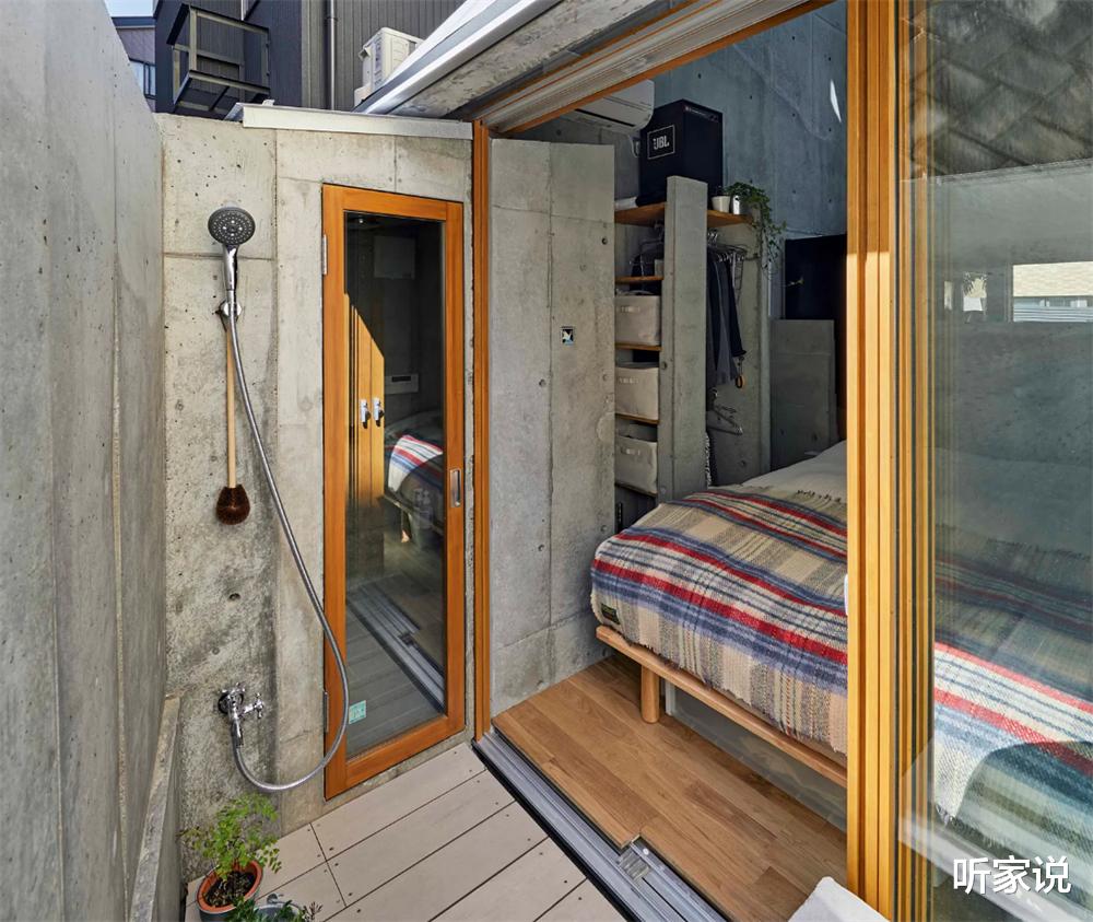 日本夫妻买下18㎡小家,将“夹缝蜗居”装成毛坯风,一住就是3年