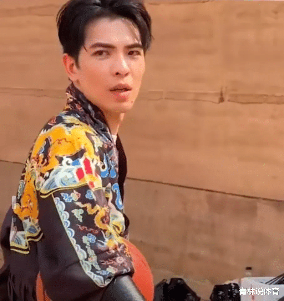 萧敬腾|萧敬腾，“塌”房了