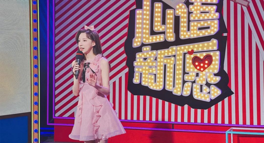 马凡舒|?董卿接班人出现了？曾因T台秀滑落衣服走红，如今主持央视春晚