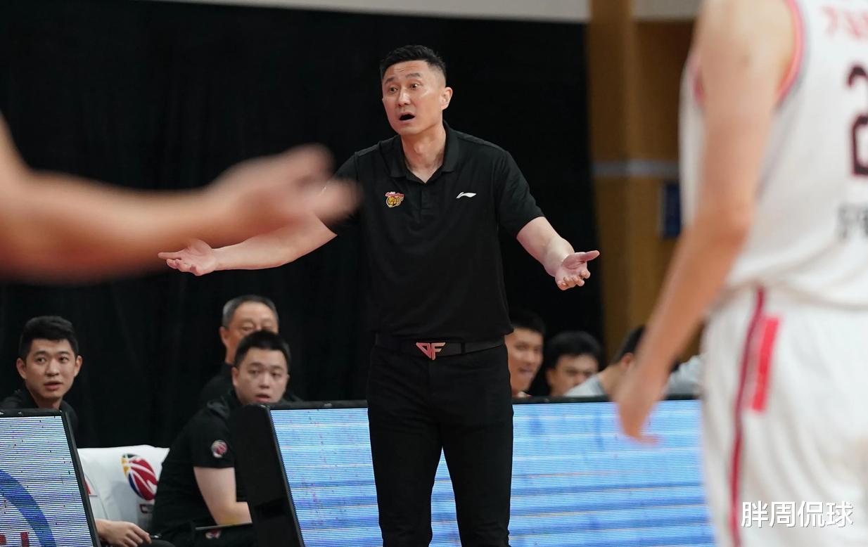 广东男篮|宏远双杀天津晋级！杜锋揪出7中0两大水货，幸亏朱芳雨留了一手