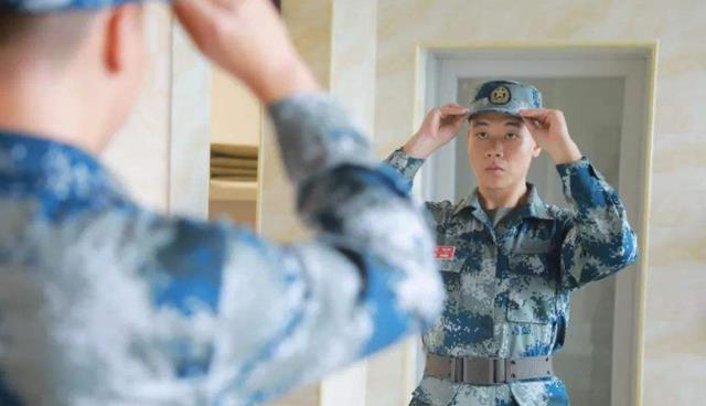 招聘|大学生迎来好消息！2022年直招军官公告，年薪15万起步还有寒暑假