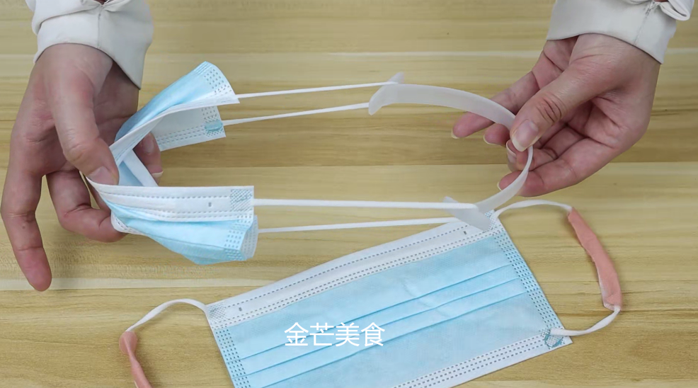 把创可贴撕一撕,粘在口罩上,很少人知道,解决戴口罩一大难题