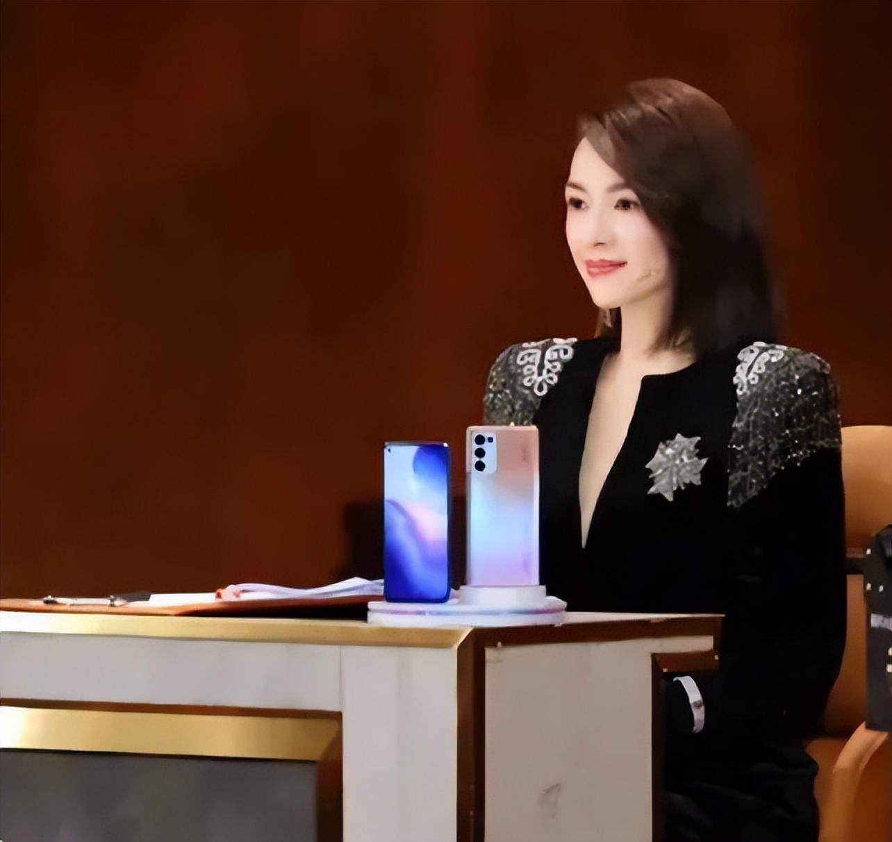 袁冰妍|倚老卖老？耍大牌、不背台词、无视新人的老戏骨，终被扯下遮羞布