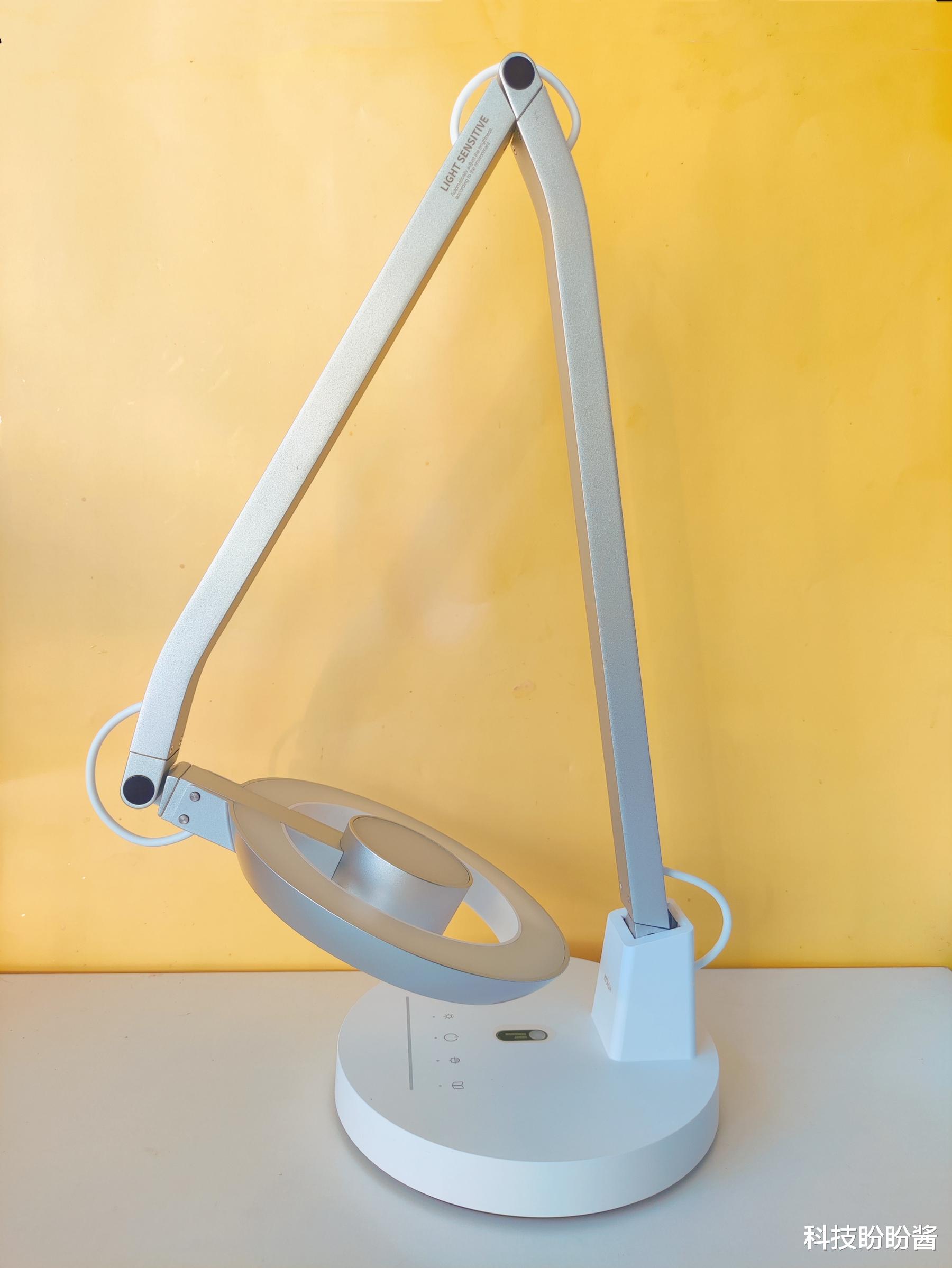 极简风格,自在如我,米典光感读写台灯