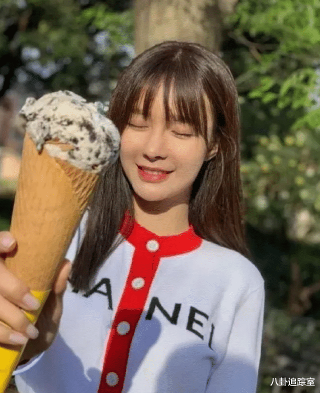 Angelababy|沈梦辰带父母打卡圣地，未见杜海涛踪影，左手婚戒已取下被劝离婚