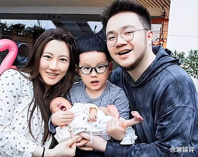 芒果台|宋丹丹再添孙子后首现身,梳着大背头油光满面,笑容灿烂心情大好