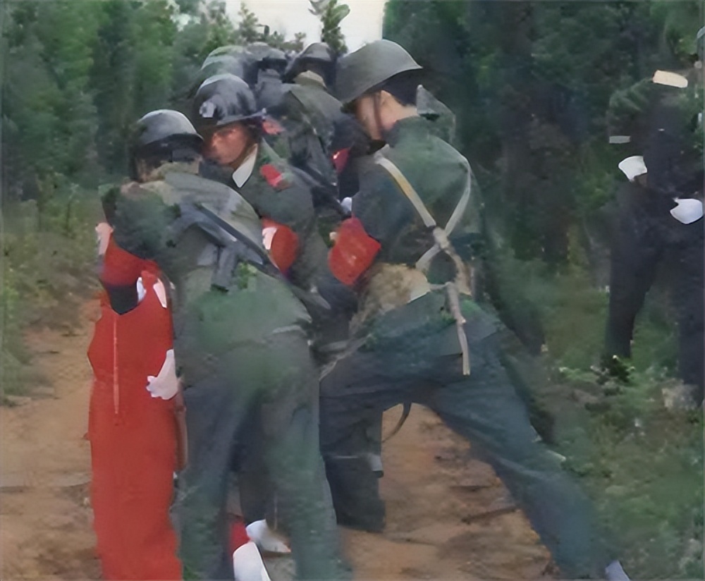 99年,天津26岁美女死刑犯被枪决,死前唯一要求:穿婚纱执行死刑