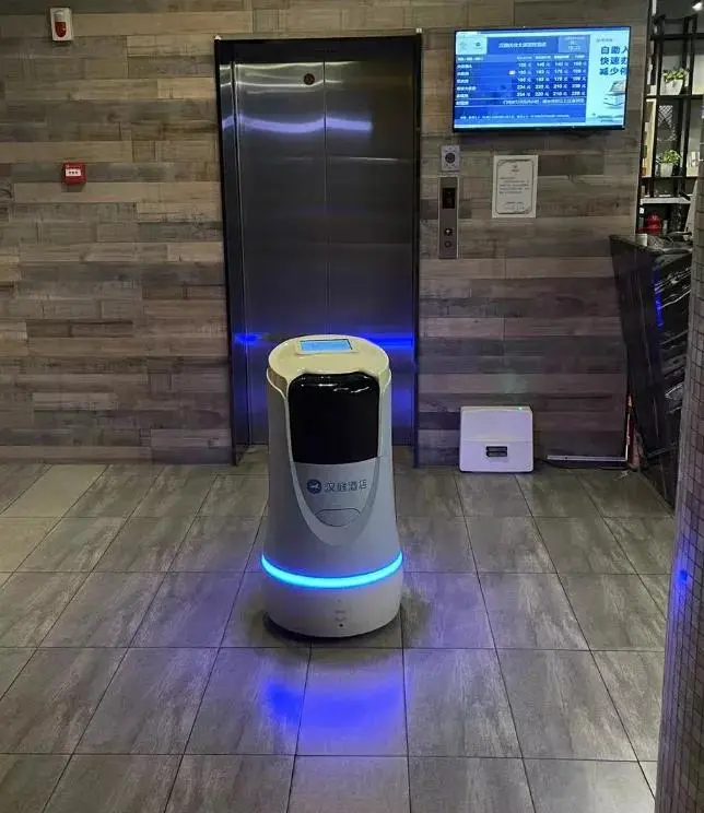 AMD|智能機器人酒店“就職”