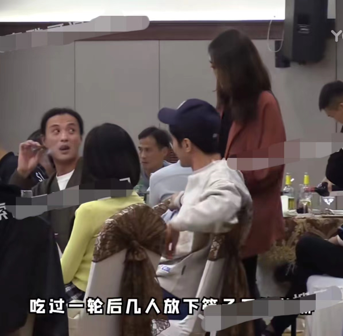 高伟光|众星参加聚会！周一围猛抽雪茄满脸通红，高伟光何润东酒杯不离手