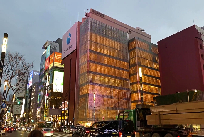 许多|东京繁荣发达，去旅游了解当地的风俗和传统，尤为重要