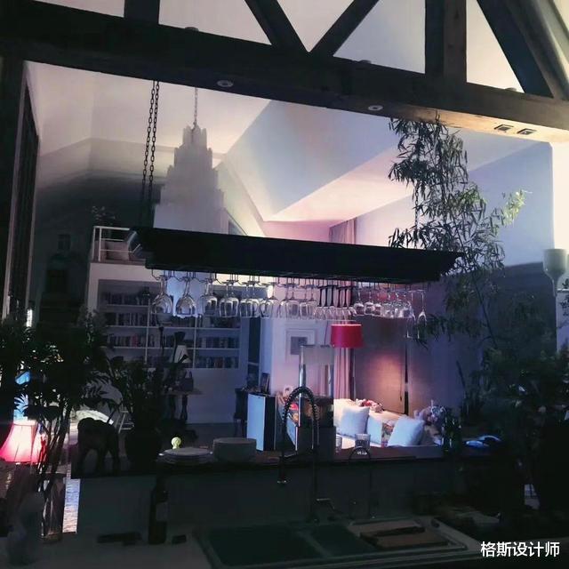 43岁殷桃在北京的豪宅,家中布满名贵花草和家具,价值超百万