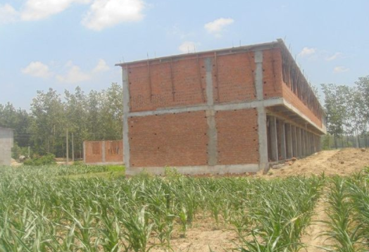 农村自建房的砖混房施工，明明错误，为啥还这么盖？莫名其妙！