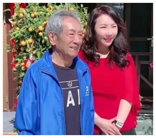 王奎荣|王奎荣：68岁娶小37岁饶芯语，71岁老来得子，如今幸福美满