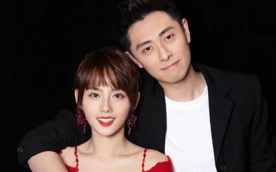 买超|买超女友素颜被指太丑!皮肤黝黑满脸痘印,不承认插足张嘉倪婚姻