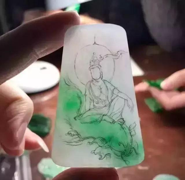 雕刻|翡翠论“种、水、色料与特色料子如何创作与雕刻”，展现出最高的价值！