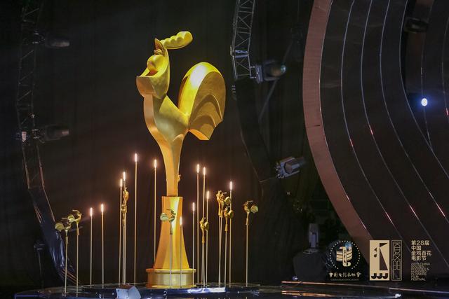 |卢某文慨叹,文艺界已经失去了创新原动力,落后日韩太远