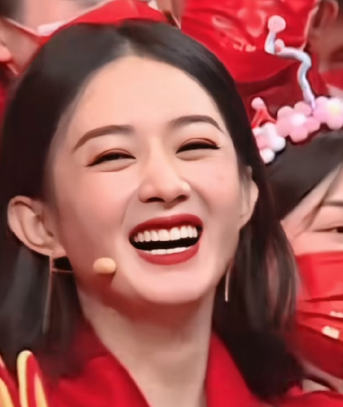 赵丽颖|赵丽颖，春晚，开心大笑的小女孩又回来了