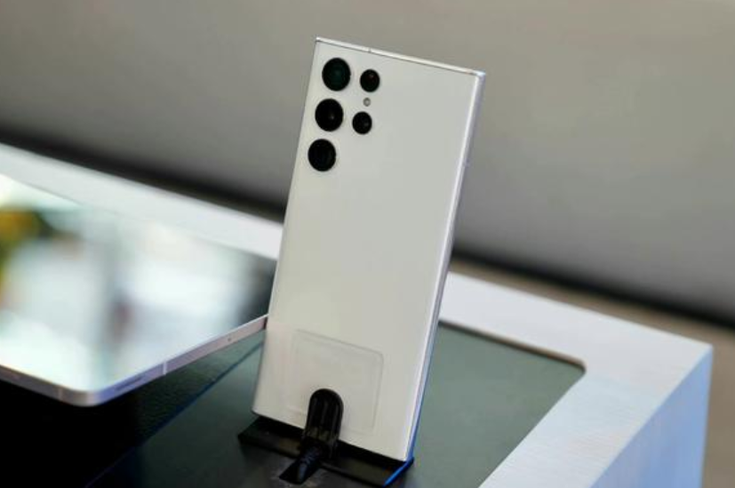 OPPO|三星新旗舰正在路上,直屏新标杆,屏下镜头才是亮点