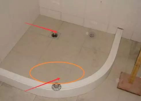 卫生间做玻璃淋浴房早已过时了，一个挡水条让你省下一半钱！