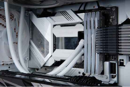 机箱|新的一年新的归来，追风者(PHANTEKS) PK518幻影白新色鉴赏