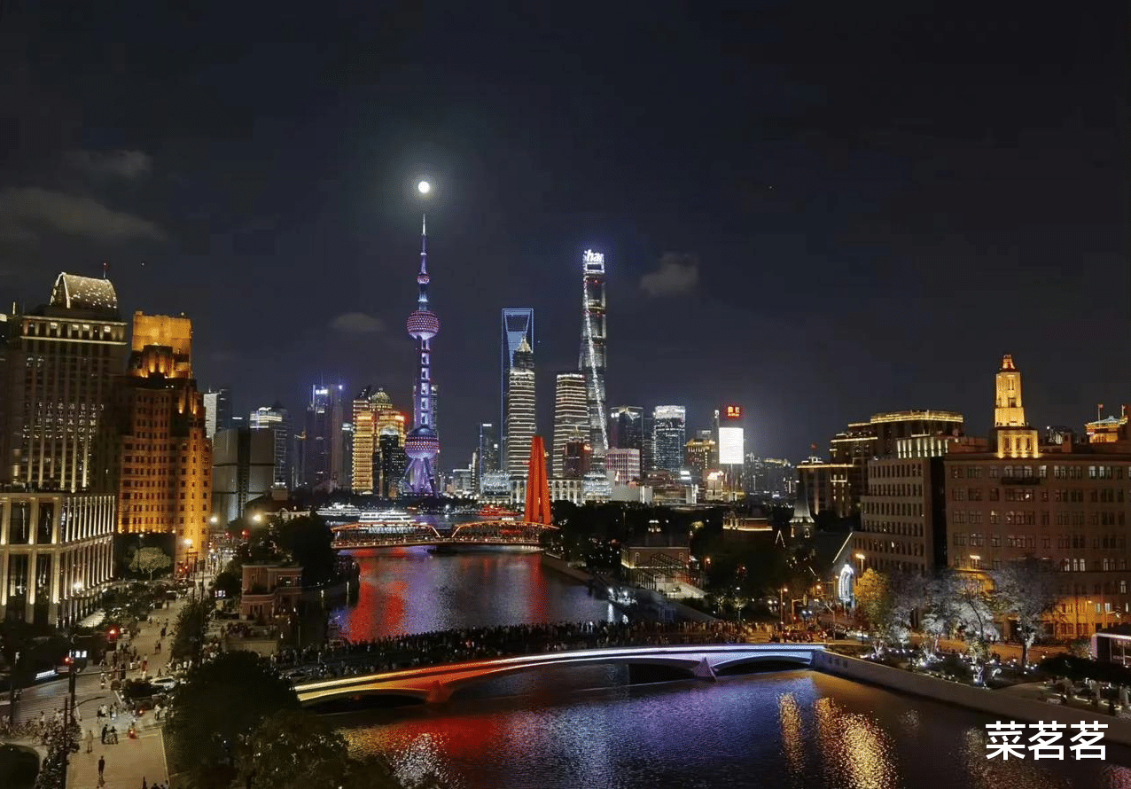 谢霆锋|谢霆锋,啥情况?社交平台高调晒出一组图片