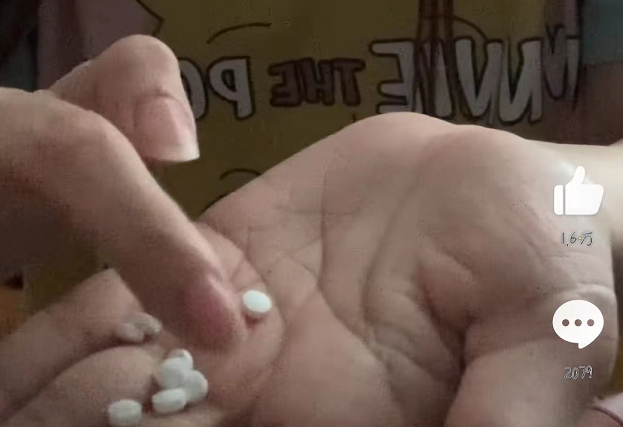 |演员姜白鹤自曝被侵犯，吃药物控制情绪，诉求不要再造谣