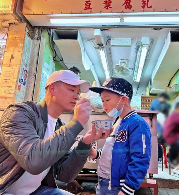 泽恩·马利克|42岁胡杏儿长子近照曝光，小西瓜肚抢镜，真的太可爱！