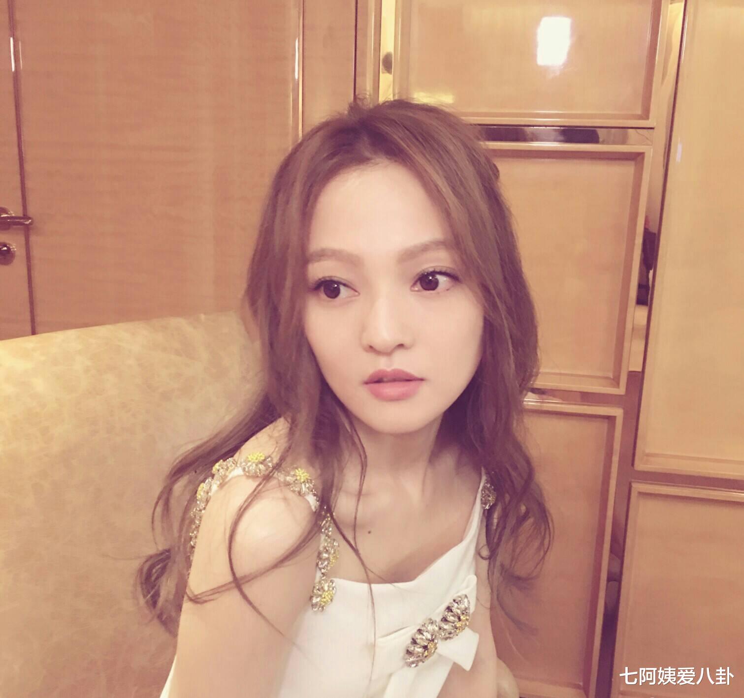 张韶涵|姜柔伊，卷走女儿张韶涵1亿后，还向她索要100万一个月的赡养费