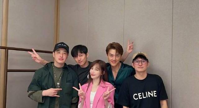 李维嘉|李维嘉强势复出，参加王心凌潘玮柏聚会，被曝将主持《披荆斩棘》