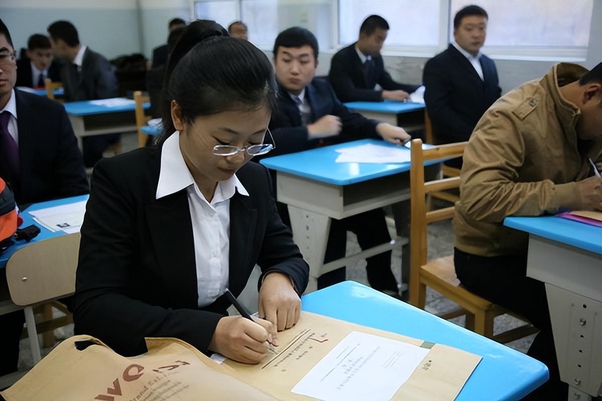 券商|专科尖子生和本科学渣一起面试，老板一句话，说出无法反驳的差距